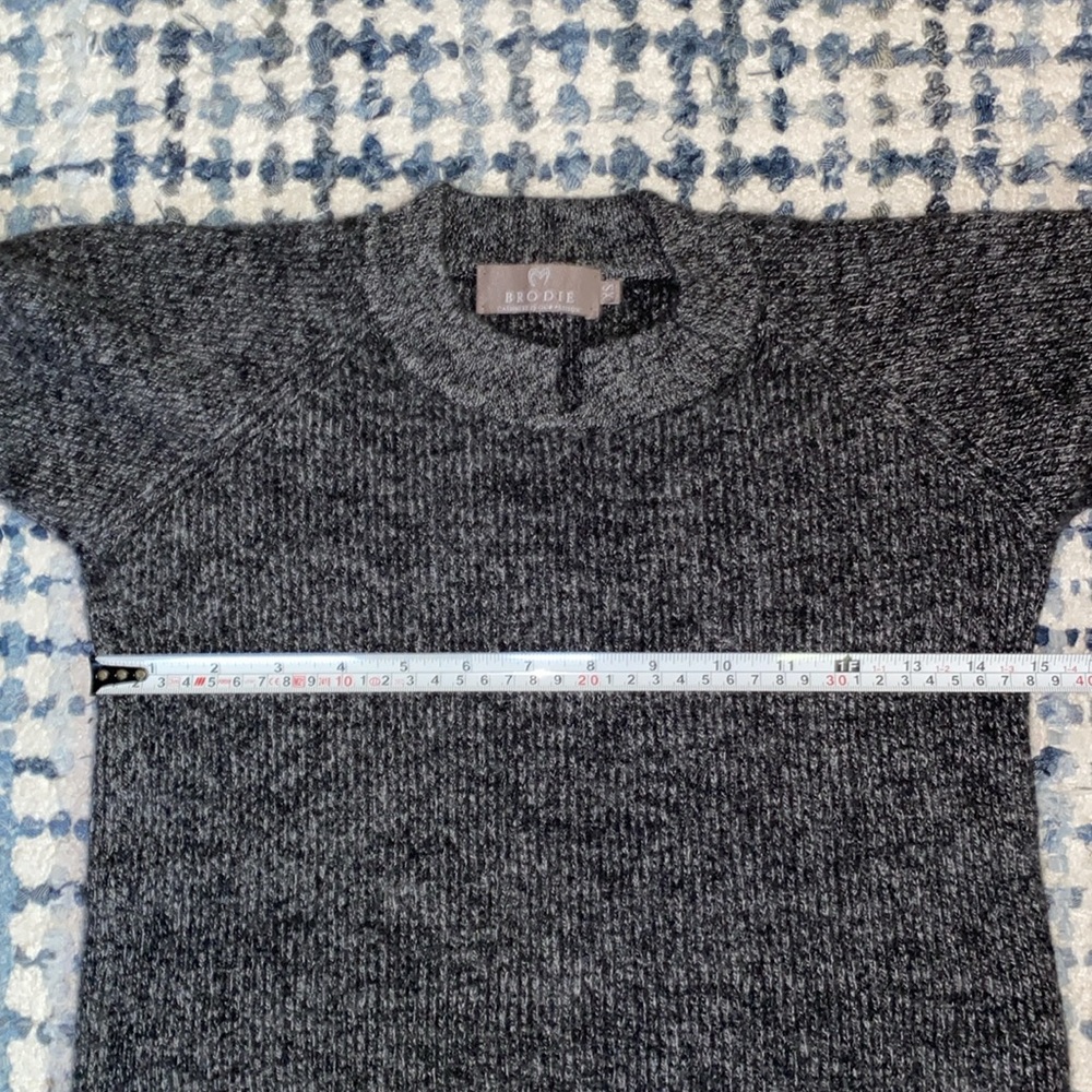 Brodie Cashmere Charcoal Grey Cropped Sweater EUC - Picture 3 of 6